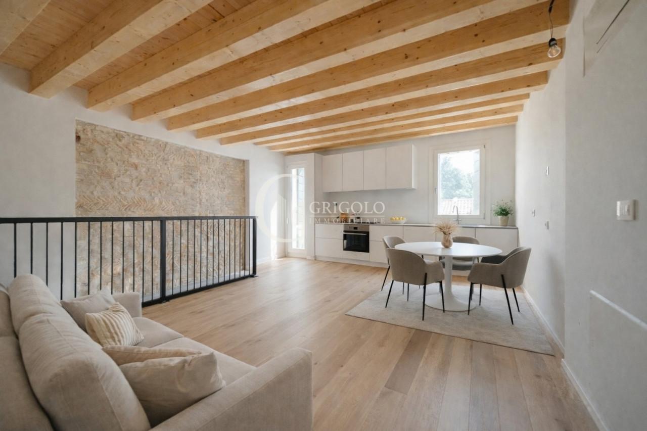 CENTRO STORICO Duplex con mansarda travato a vista GT266