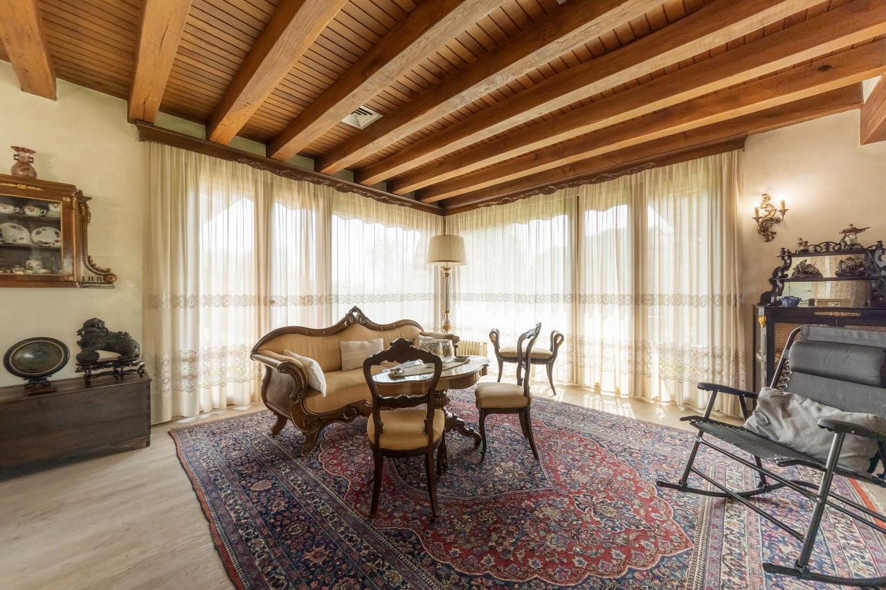 S.M.DEL ROVERE  Prestigiosa villa singola con ampio scoperto privato GT566