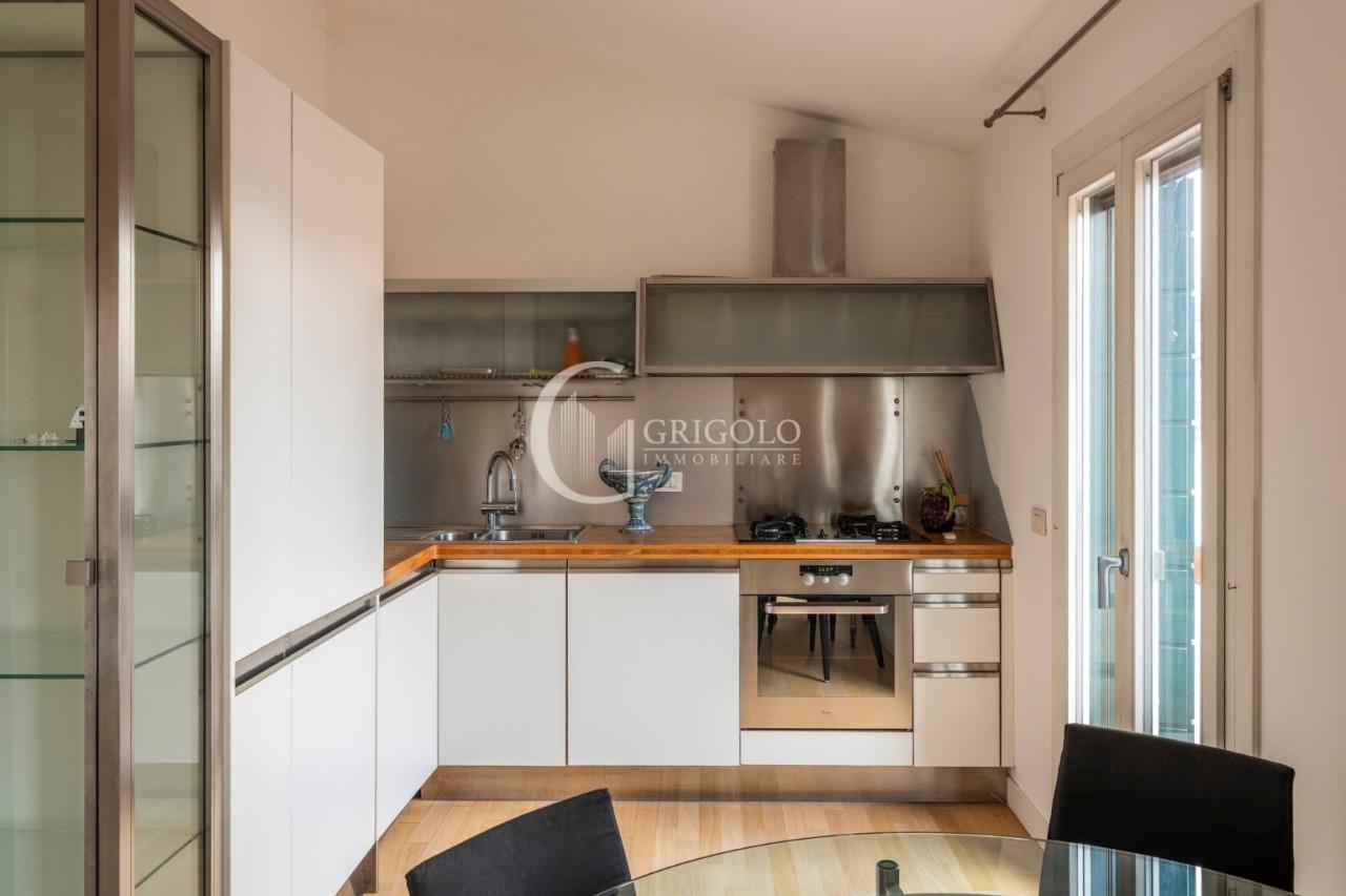 CENTRO STORICO Mini appartamento attico GT160