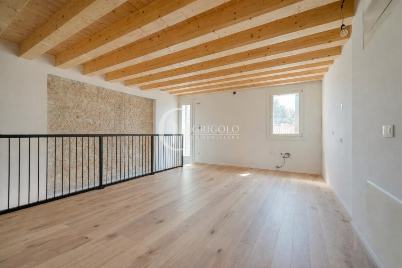 CENTRO STORICO Duplex con mansarda travato a vista GT266