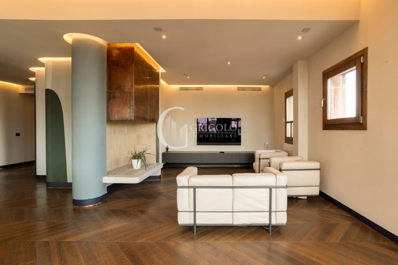 CENTRO STORICO Prestigioso appartamento ristrutturato GT358