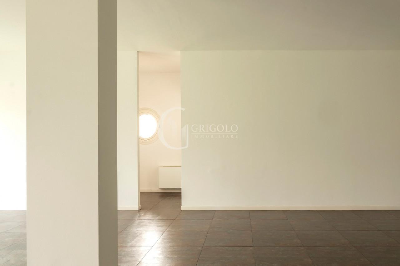 FUORI MURA Elegante ufficio al primo piano GTU161