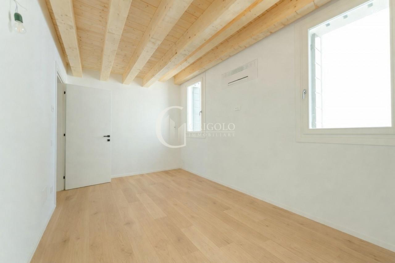 CENTRO STORICO Duplex con mansarda travato a vista GT266