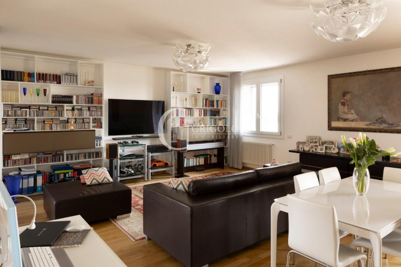 STIORE Elegante attico con ampia terrazza GT315
