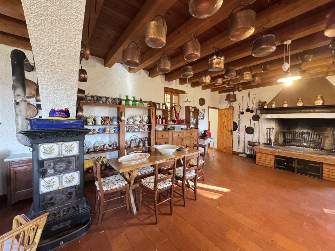 SOLIGHETTO Ampio casale con scoperto privato GT551