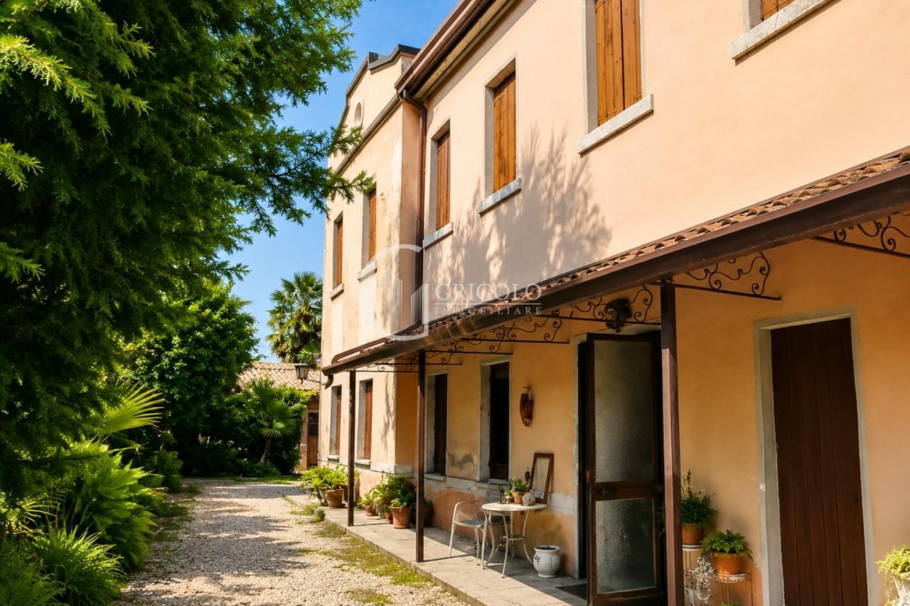 S.M DEL ROVERE Casa singola con ampio scoperto GT501