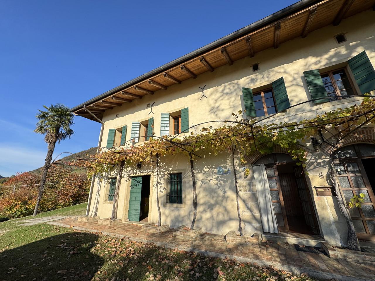 SOLIGHETTO Ampio casale con scoperto privato GT551