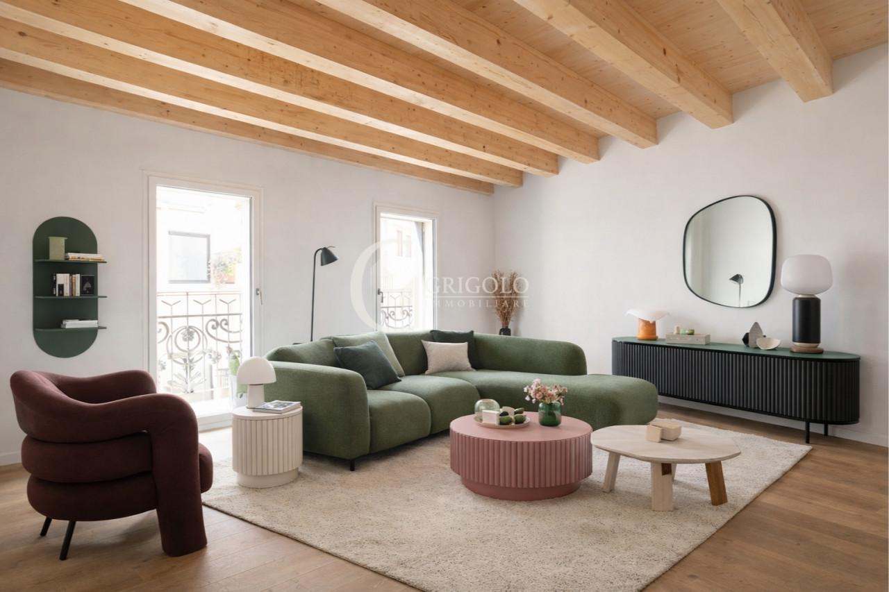 CENTRO STORICO Palazzetto storico ristrutturato GT557