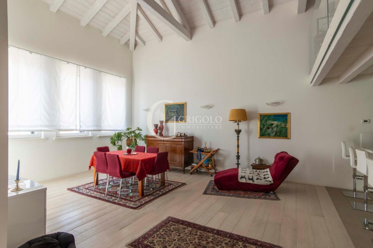 CENTRO STORICO Raffinato attico in duplex GT353