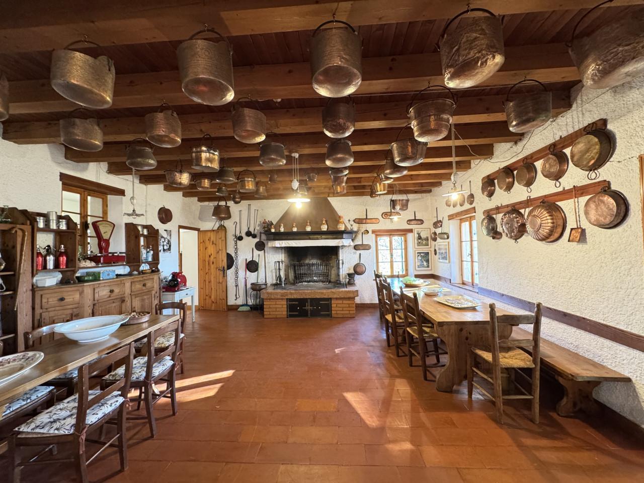 SOLIGHETTO Ampio casale con scoperto privato GT551