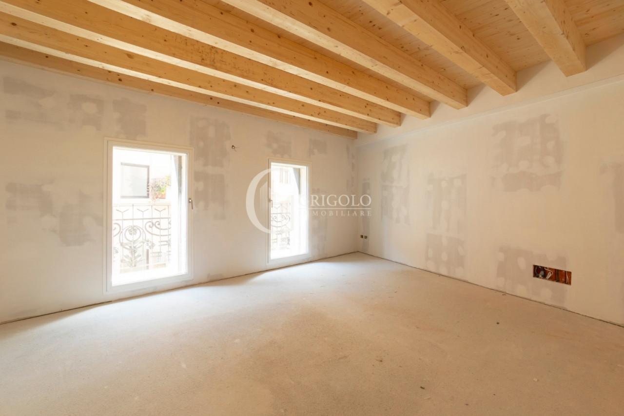 CENTRO STORICO Palazzetto storico ristrutturato GT557