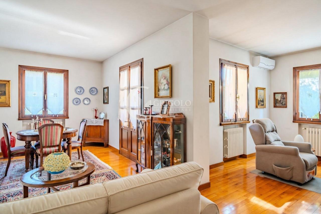 CASIER Casa singola con ampio scoperto privato GT556