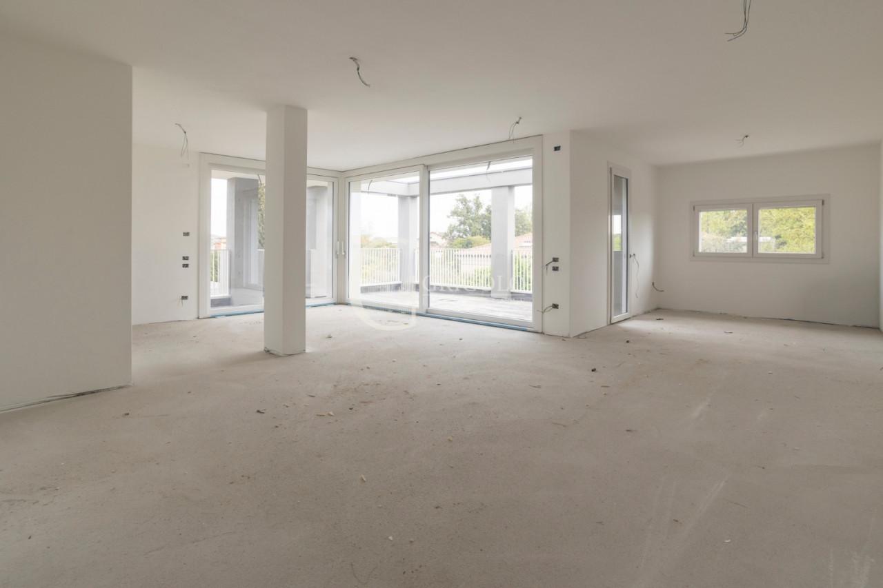 SAN LAZZARO Prestigioso attico con terrazza abitabile GT656ATT