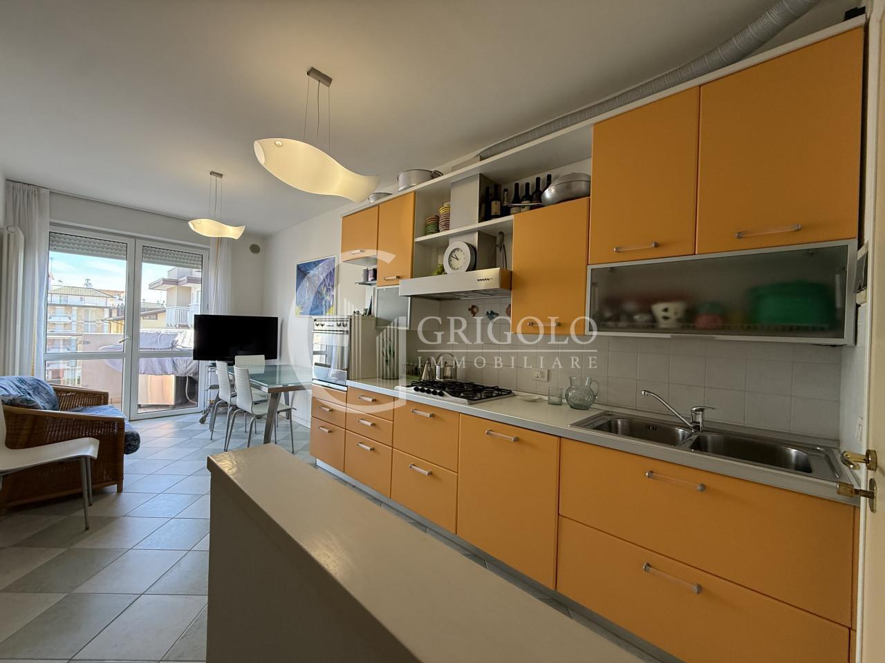 JESOLO PIAZZA MILANO Accogliente duplex con terrazza GJ200