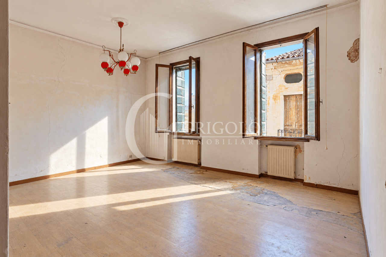 CENTRO STORICO Appartamento da ristrutturare GT205
