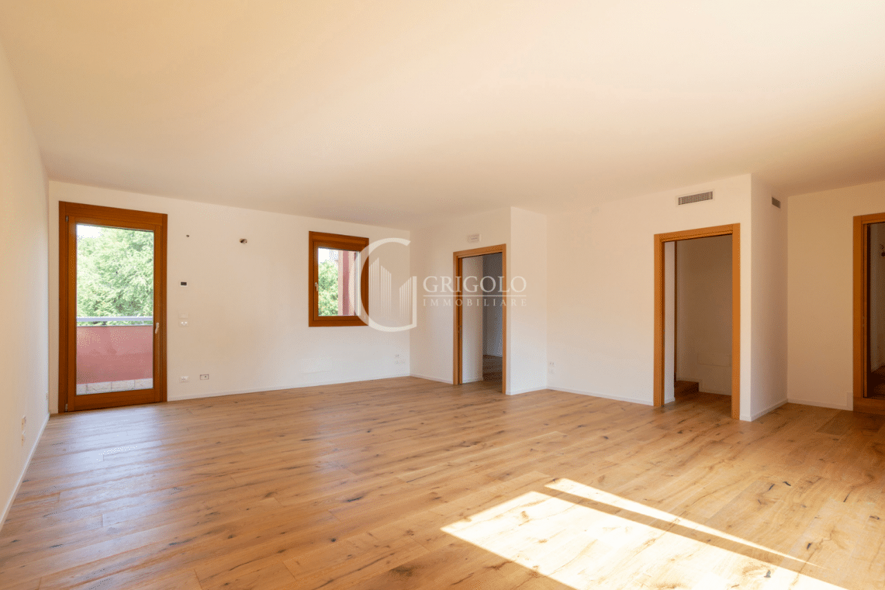S.M DEL ROVERE Luminoso appartamento con terrazza abitabile GT306