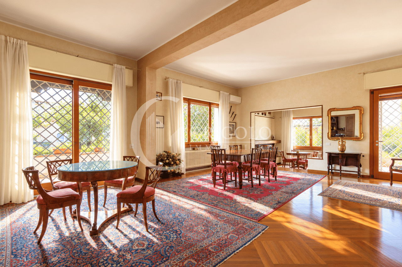 CITTA’ GIARDINO Prestigiosa villa su tre livelli GT509