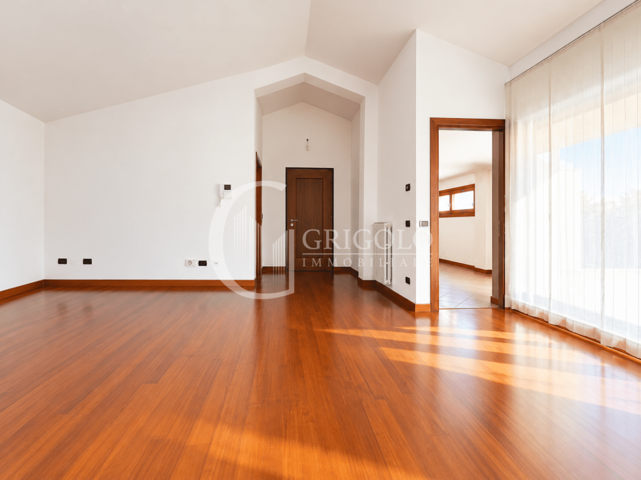 SAN ZENO Luminoso appartamento due camere GT251