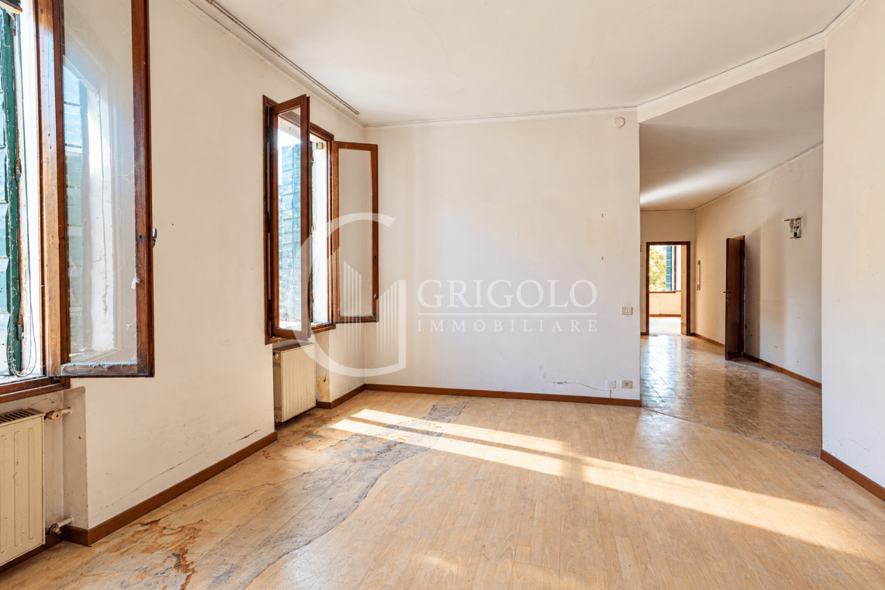 CENTRO STORICO Appartamento da ristrutturare GT205