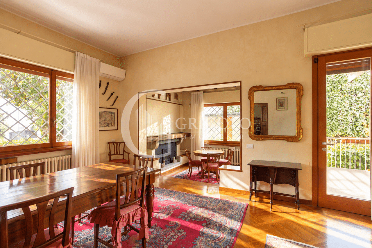 CITTA’ GIARDINO Prestigiosa villa su tre livelli GT509