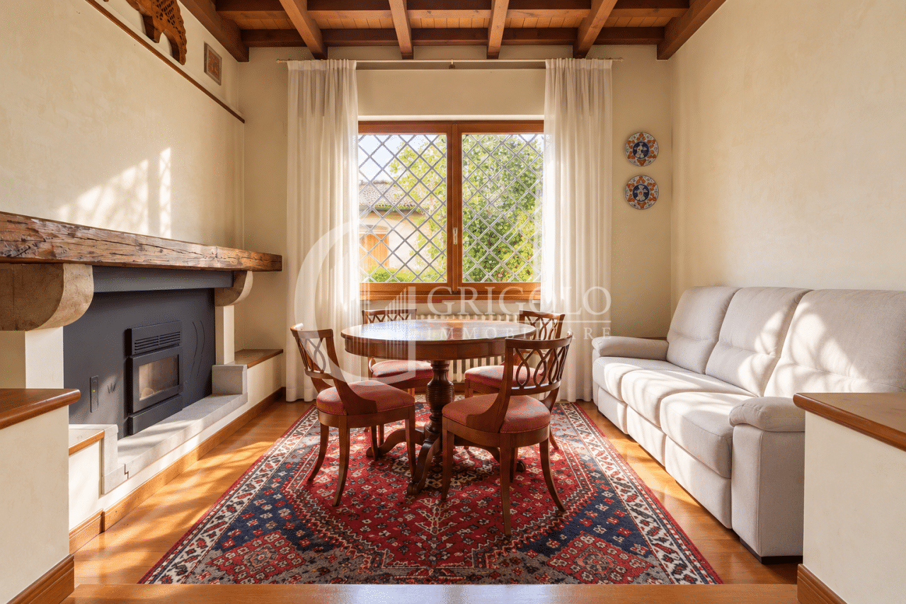 CITTA’ GIARDINO Prestigiosa villa su tre livelli GT509