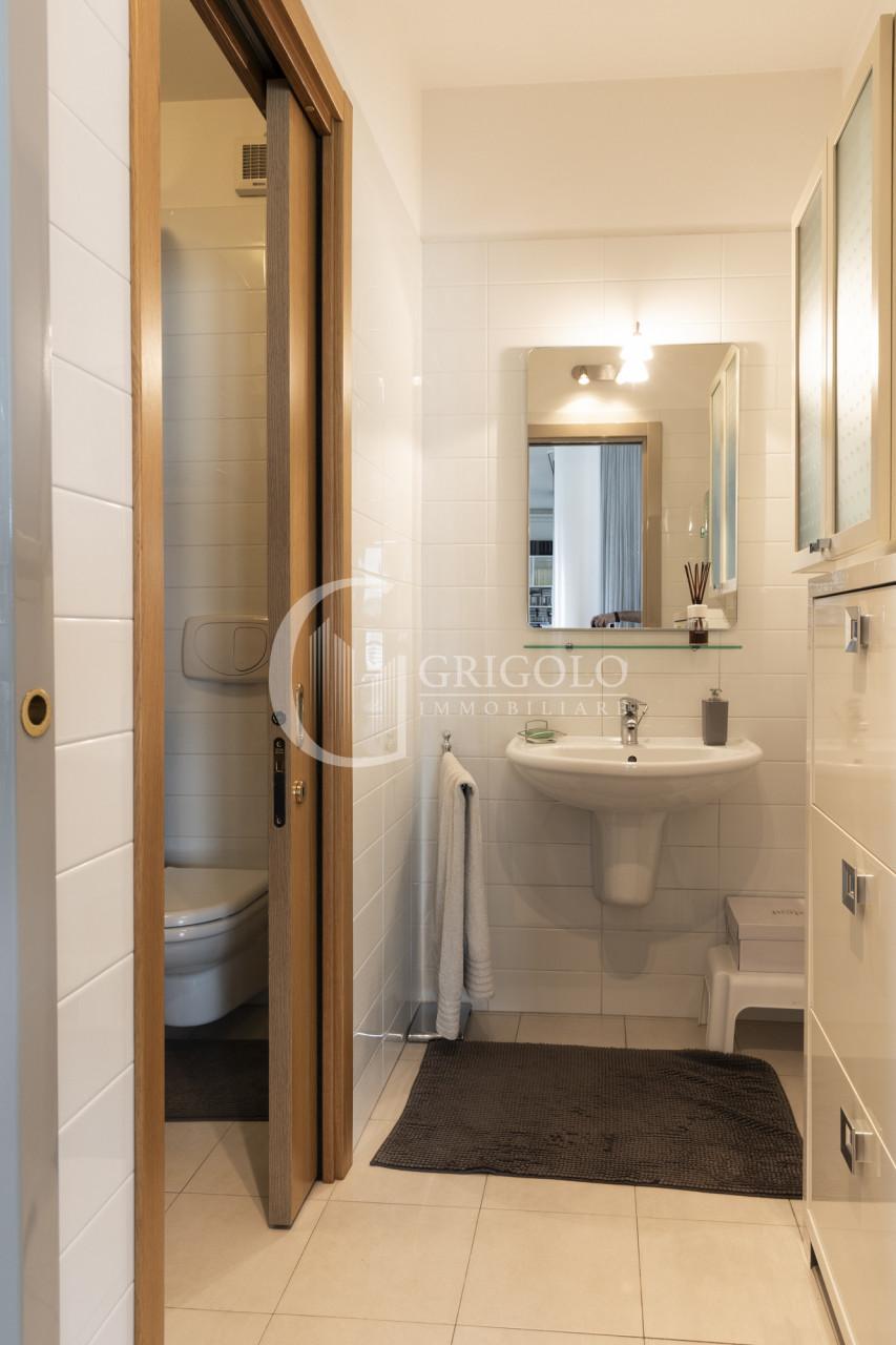 STIORE Elegante attico con ampia terrazza GT315
