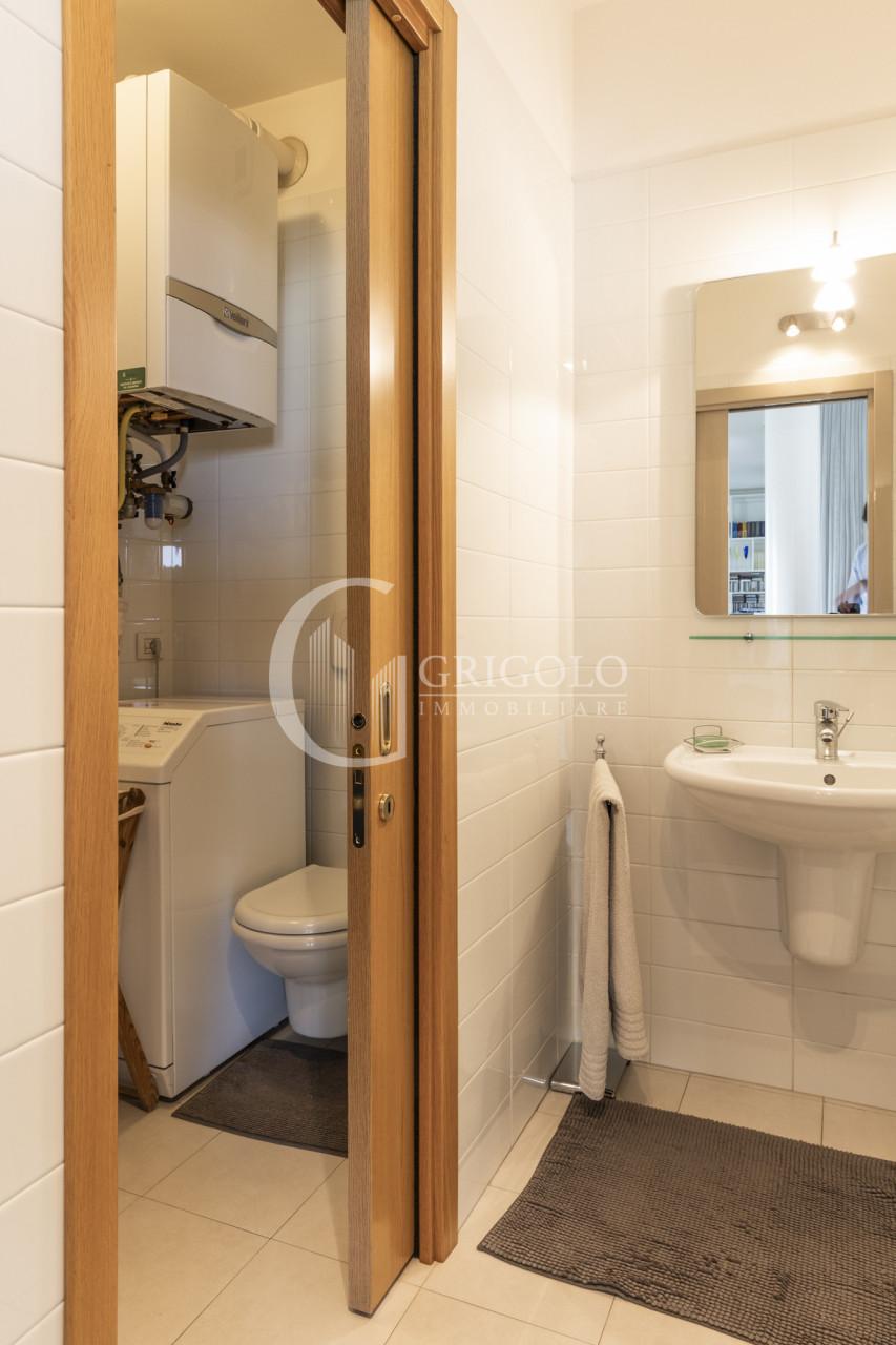 STIORE Elegante attico con ampia terrazza GT315