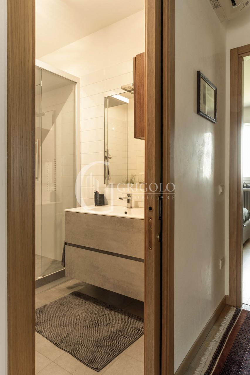 STIORE Elegante attico con ampia terrazza GT315